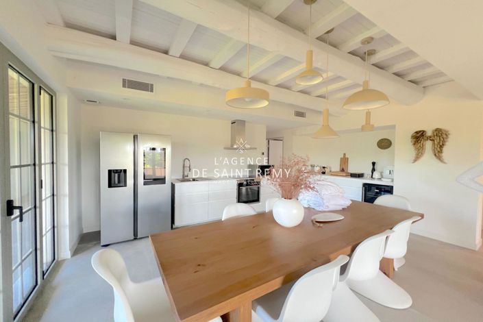 Image No.6-8 Bed House for sale