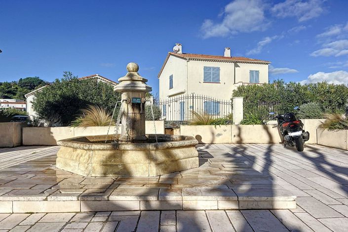 Image No.1-4 Bed House for sale