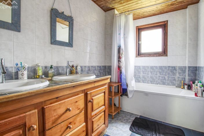 Image No.11-5 Bed House for sale