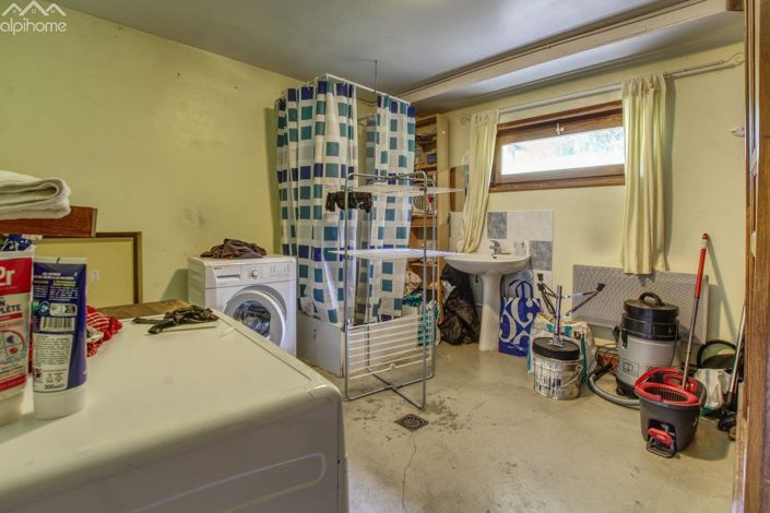 Image No.18-5 Bed House for sale