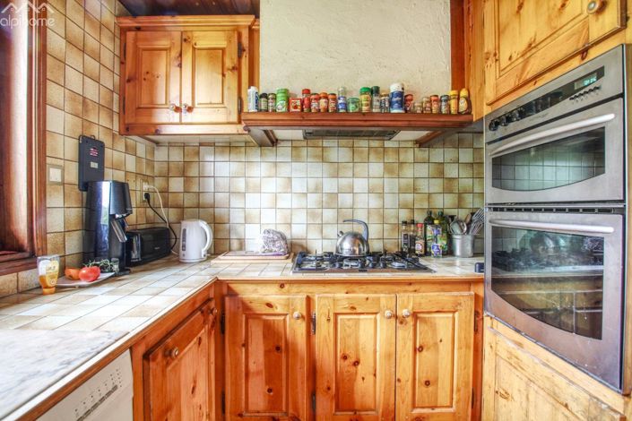 Image No.9-5 Bed House for sale