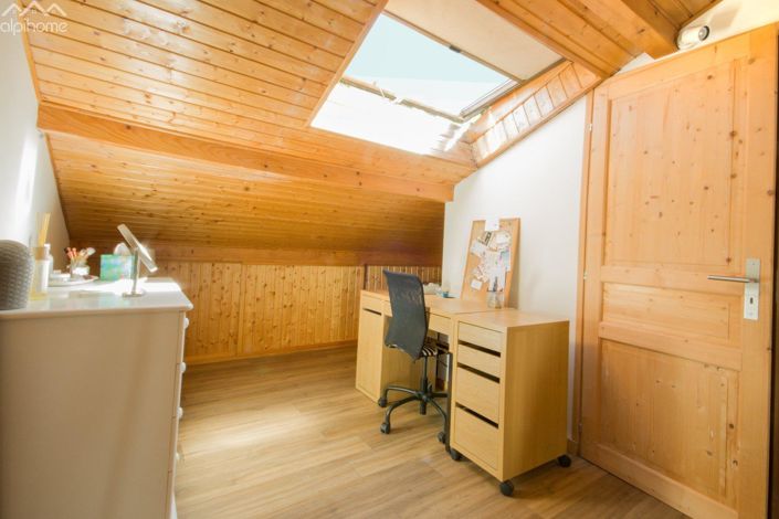 Image No.19-4 Bed House for sale