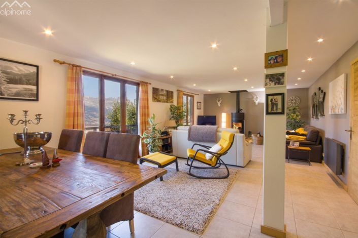 Image No.8-4 Bed House for sale