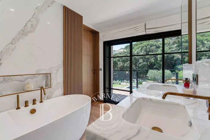 Image No.12-6 Bed House for sale