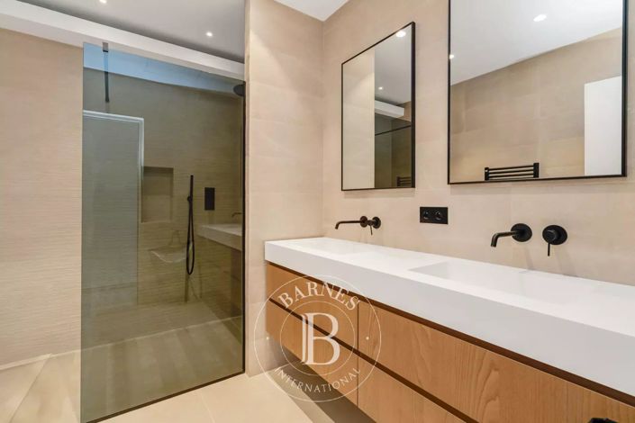 Image No.15-6 Bed House for sale