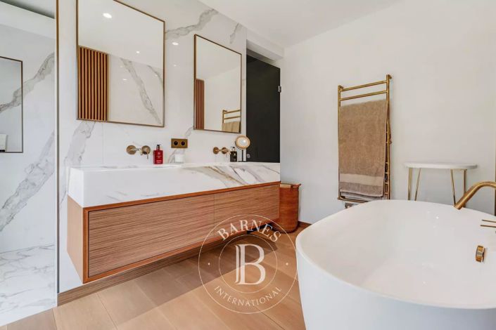 Image No.18-6 Bed House for sale