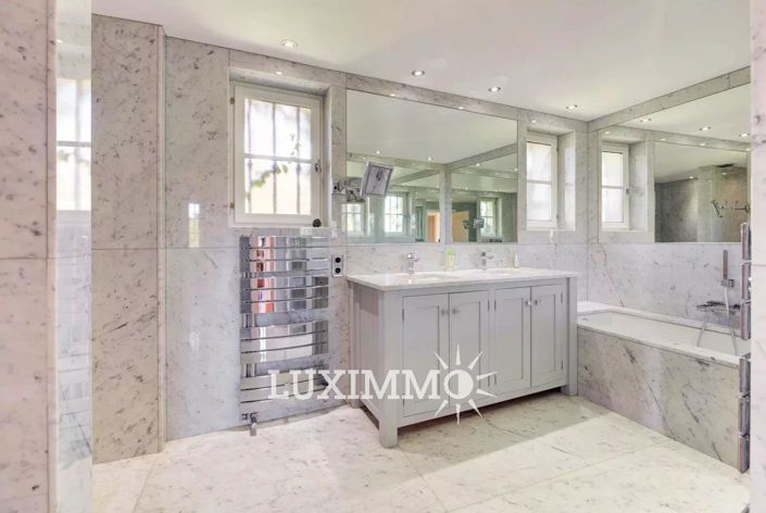 Image No.8-5 Bed House for sale