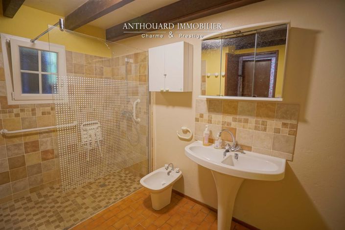 Image No.18-6 Bed House for sale