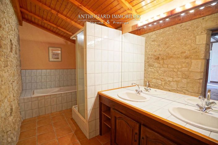 Image No.25-6 Bed House for sale