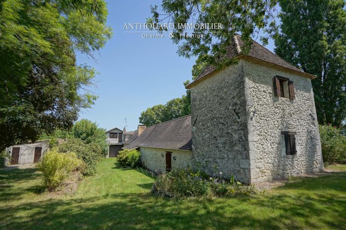 Image No.8-6 Bed House for sale