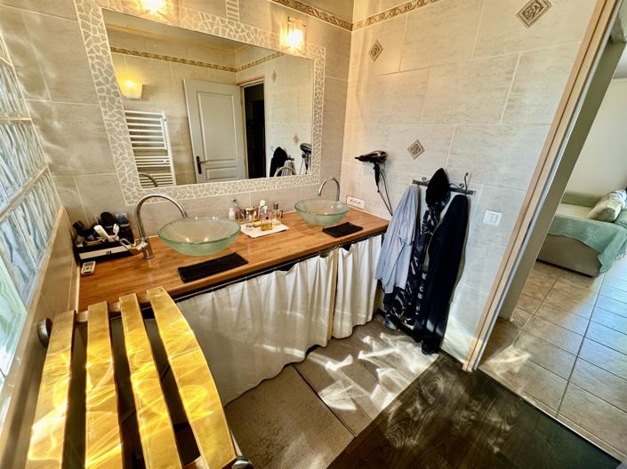 Image No.22-4 Bed House for sale