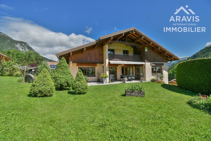 Image No.1-5 Bed House for sale
