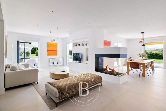 Image No.11-9 Bed House for sale