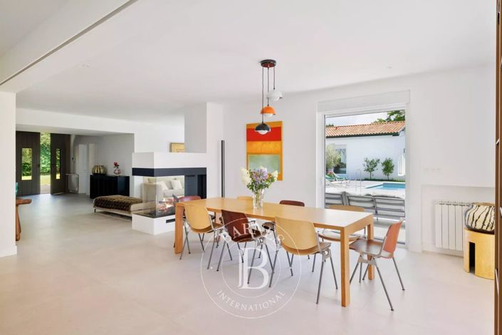 Image No.12-9 Bed House for sale