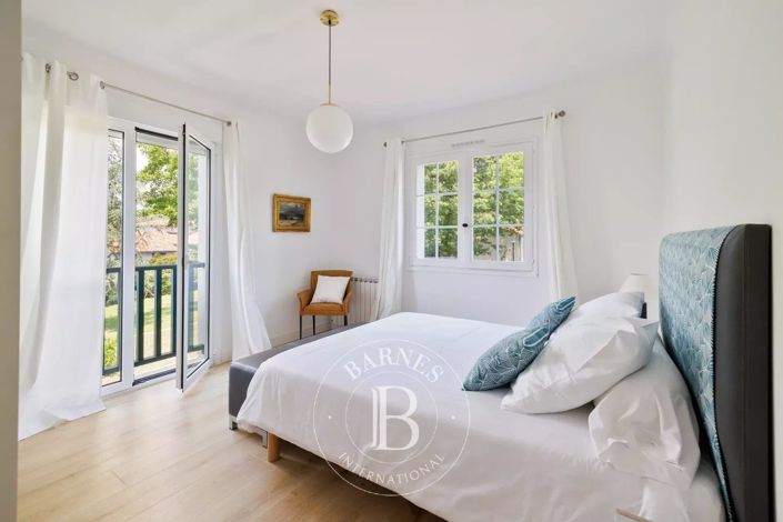 Image No.15-9 Bed House for sale