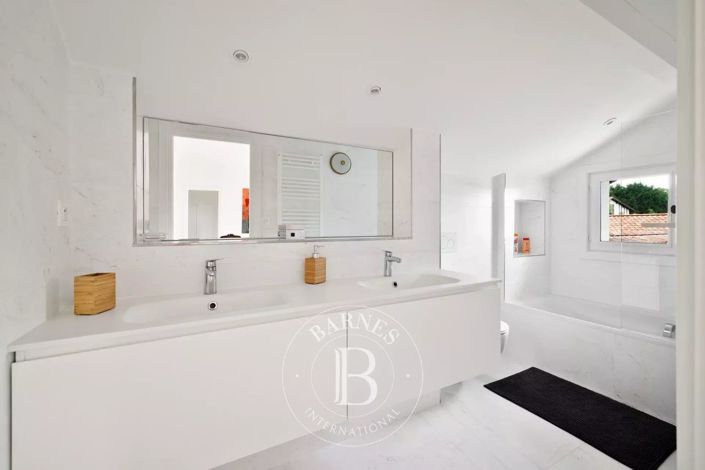 Image No.17-9 Bed House for sale