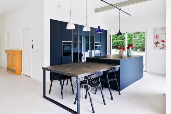 Image No.20-9 Bed House for sale