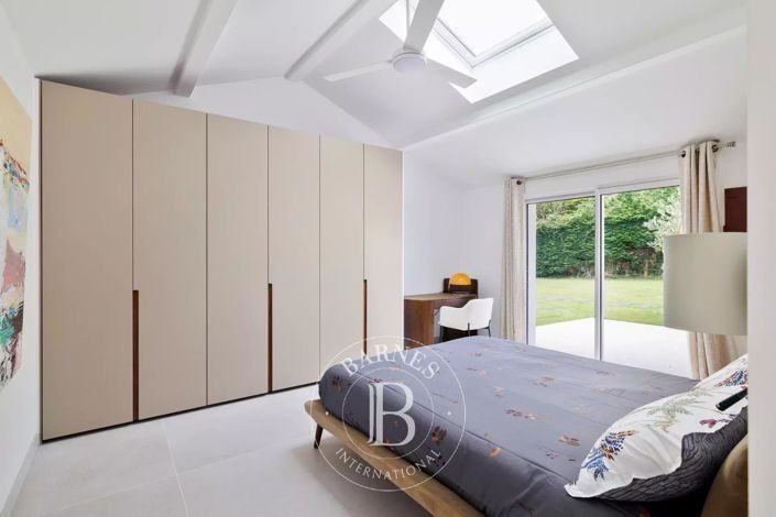 Image No.25-9 Bed House for sale