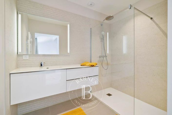 Image No.27-9 Bed House for sale