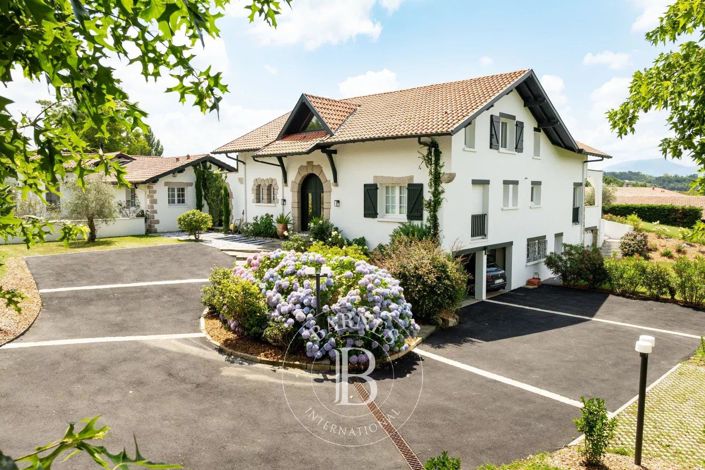 Image No.3-9 Bed House for sale