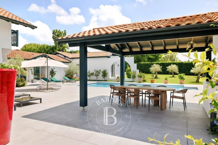 Image No.8-9 Bed House for sale