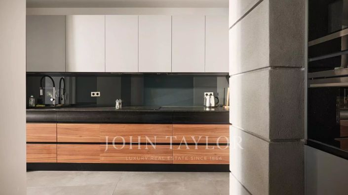 Image No.21-5 Bed House for sale