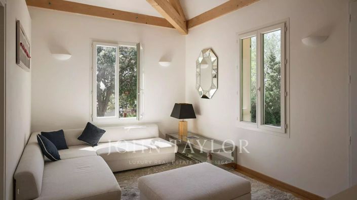 Image No.35-5 Bed House for sale