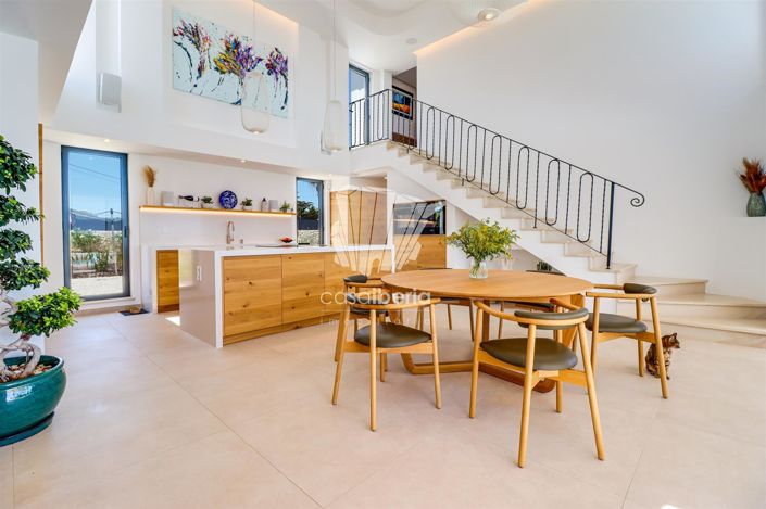 Image No.19-4 Bed House for sale