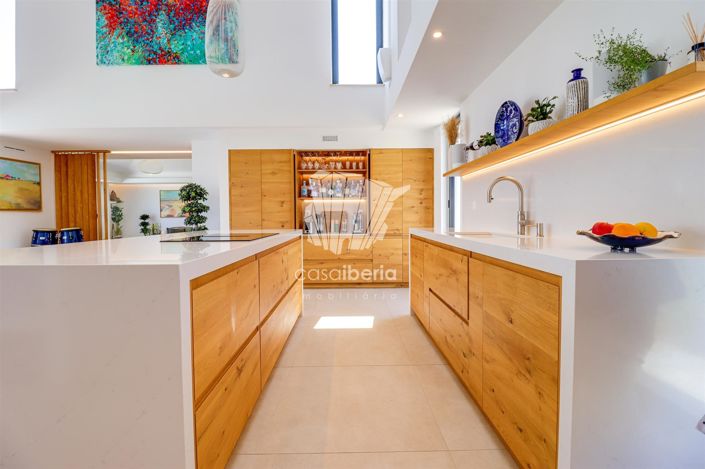 Image No.24-4 Bed House for sale