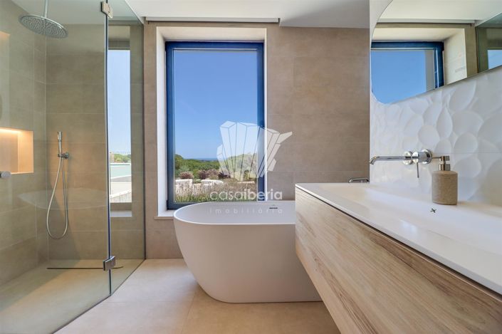 Image No.43-4 Bed House for sale