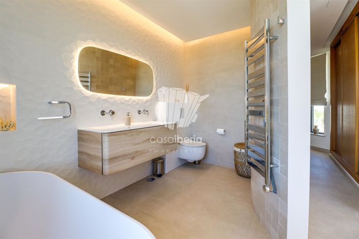 Image No.58-4 Bed House for sale