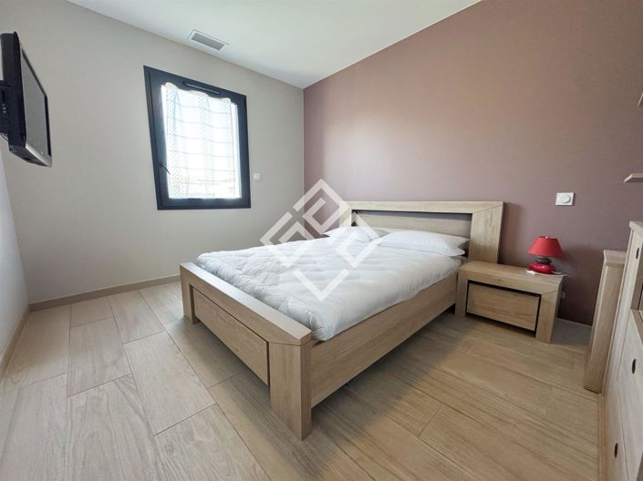 Image No.10-4 Bed House for sale