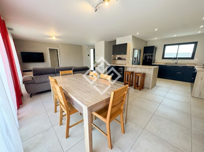 Image No.4-4 Bed House for sale