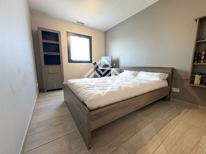 Image No.8-4 Bed House for sale