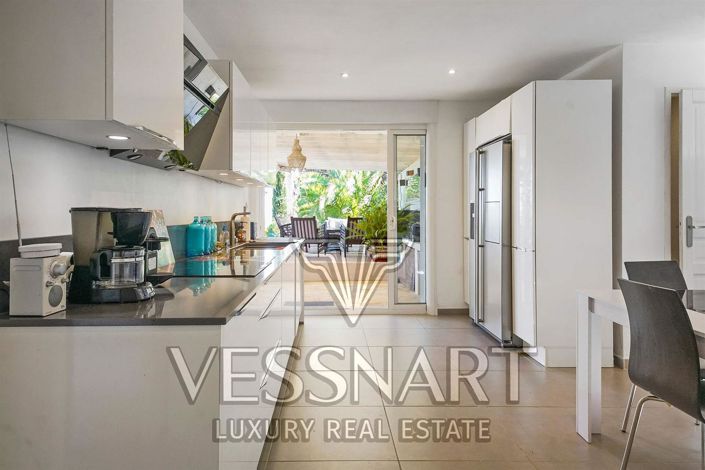 Image No.8-4 Bed House for sale