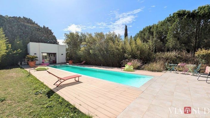 Image No.2-5 Bed Property for sale