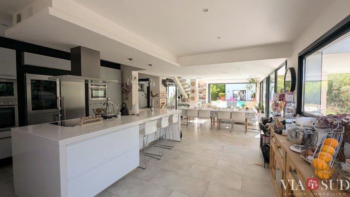 Image No.4-5 Bed Property for sale