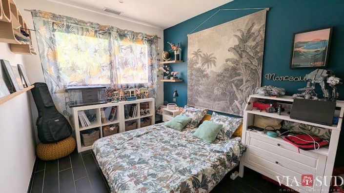 Image No.9-5 Bed Property for sale