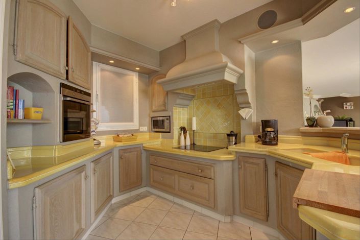 Image No.10-5 Bed House for sale