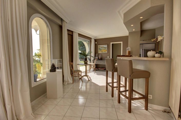 Image No.9-5 Bed House for sale