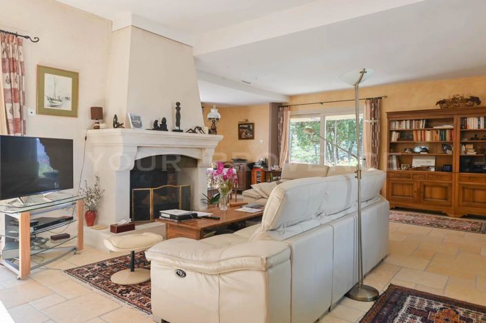 Image No.10-4 Bed House for sale