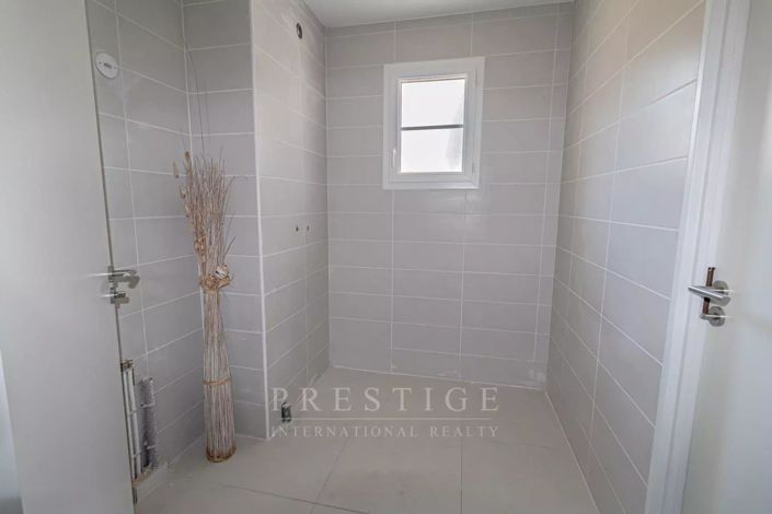 Image No.15-3 Bed House for sale