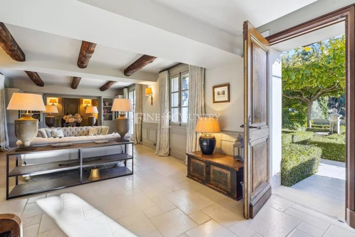 Image No.10-7 Bed House for sale