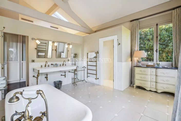 Image No.12-7 Bed House for sale