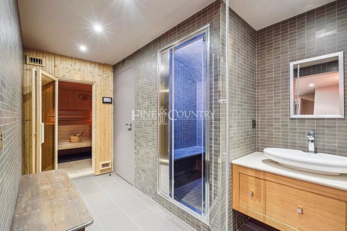 Image No.18-7 Bed House for sale