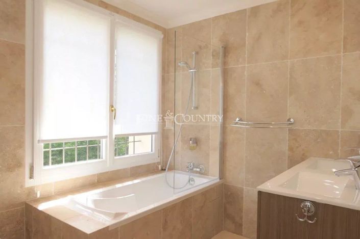 Image No.17-4 Bed House for sale