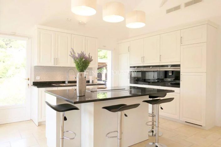 Image No.8-4 Bed House for sale