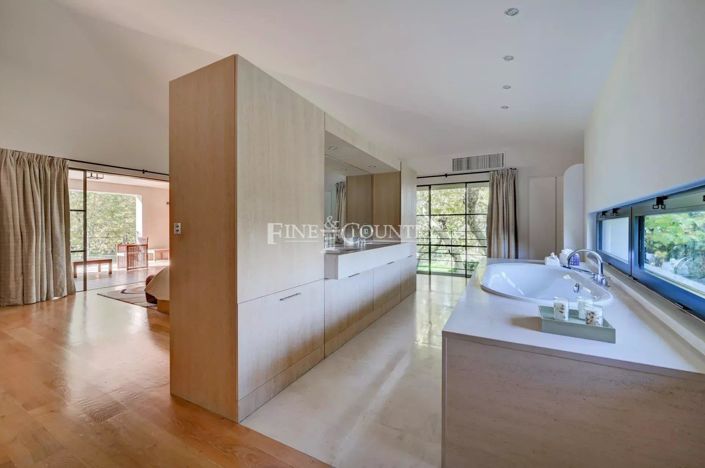 Image No.10-6 Bed House for sale