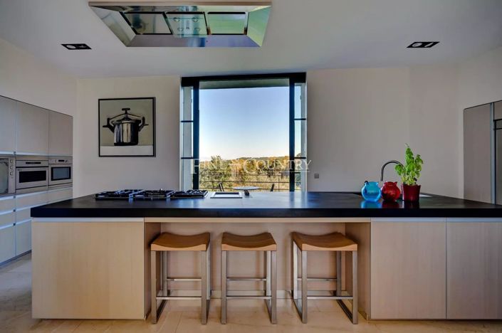 Image No.17-6 Bed House for sale