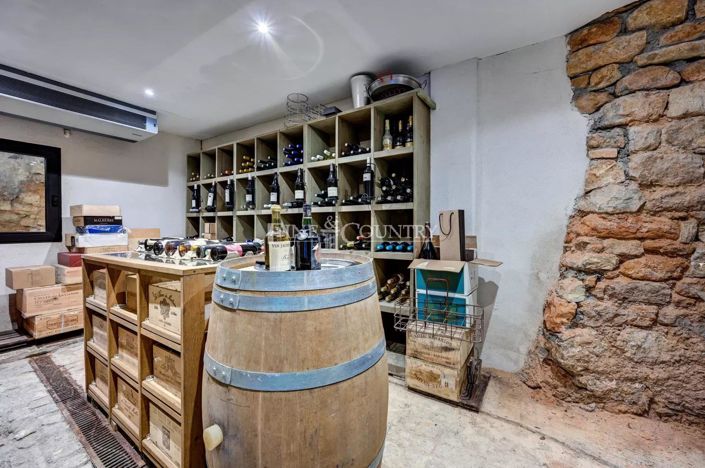 Image No.18-6 Bed House for sale